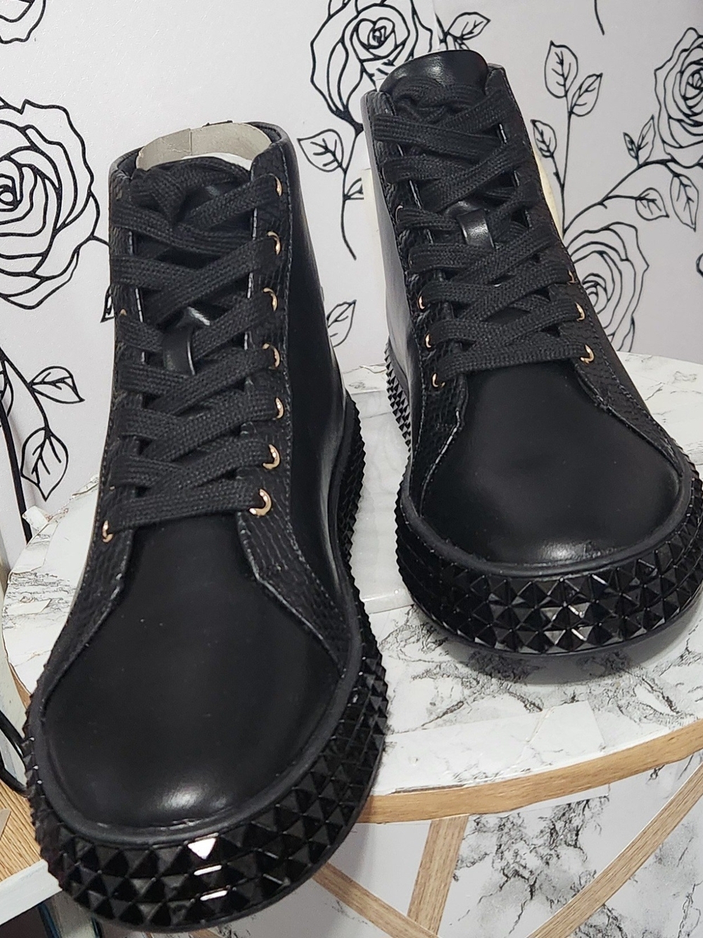 ShoeDazzle Eartha Women’s Black Ankle Bootie Lace-Up Faux Leather Studded 8.5